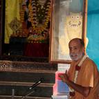 Sripada Visnu Maharaja Giving Class to the Devotees